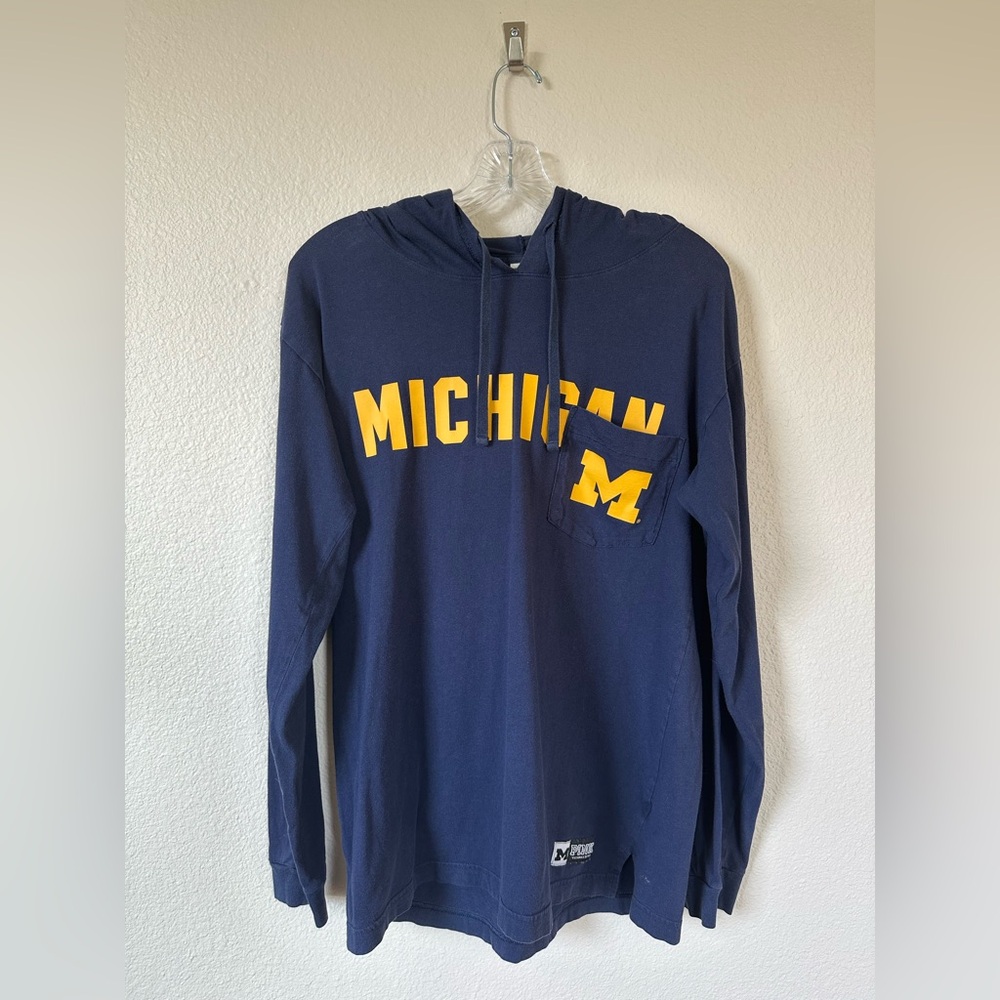 PINK Victoria's Secret Michigan Wolverines Hoodie Top - Size M - 5th & Ocean